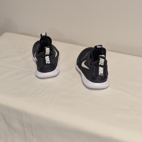Nike flex runners child size 11. Like New. - Picture 6 of 7